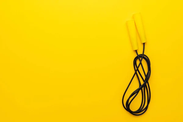 Yellow skipping rope — Stock Photo, Image