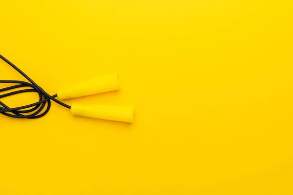 黄色の縄跳び — ストック写真