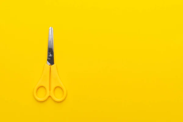 Scissors on yellow back — Stock Photo, Image