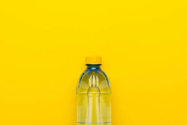 Plastic waterfles — Stockfoto