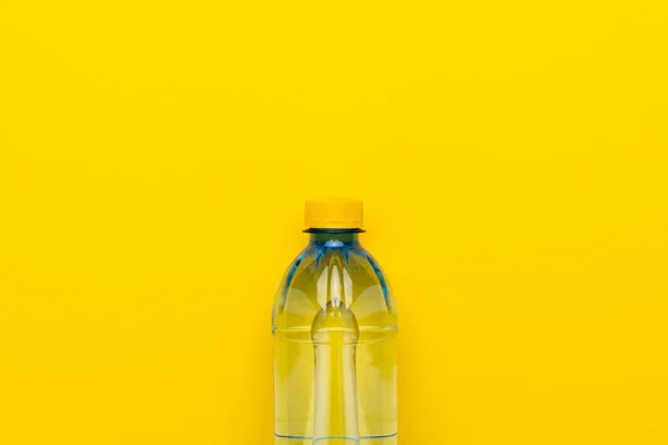 Wasserflasche aus Kunststoff — Stockfoto