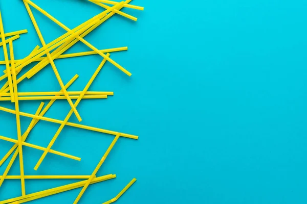 Top view of cocktail straws on turquoise blue background with copy space — Stock Photo, Image