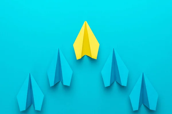 Leadership concept with paper planes on turquoise blue background and copy space — Stock Photo, Image