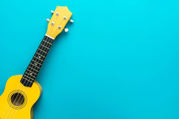 Widok z góry żółty ukulele z miejsca kopiowania — Zdjęcie stockowe