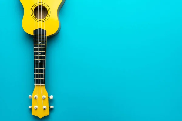 Vlakke foto van gele ukelele met kopieerruimte — Stockfoto