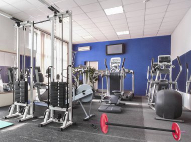 Bir spor salonunun içinde.