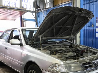 Moskova, Rusya - Mayıs, 15, 2018: Moskova'da bir araba onarım istasyonu arabaya