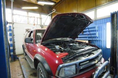 Moskova, Rusya - Mayıs, 15, 2018: Moskova'da bir araba onarım istasyonu arabaya