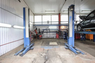 Moskova, Rusya - Mayıs, 15, 2018: Moskova'da bir araba onarım istasyonu arabaya