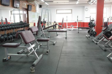Bir spor salonunun içinde.