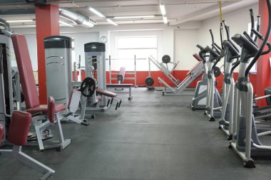 Bir spor salonunun içinde.