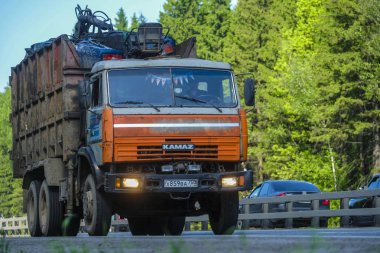 Moscow region, Rusya Federasyonu - Mayıs, 23, 2018: Moskova bölgesinde karayolu üzerinde kamyon