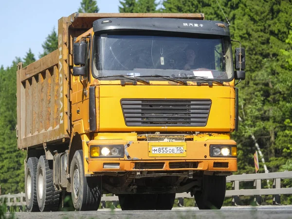 Región Moscú Rusia Mayo 2018 Camión Una Carretera Región Moscú — Foto de Stock