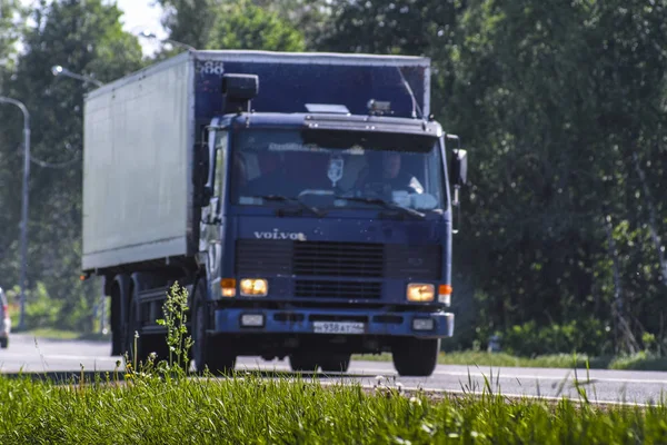 Região Moscou Rússia Maio 2018 Caminhão Uma Rodovia Região Moscou — Fotografia de Stock