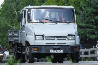 Moscow region, Rusya Federasyonu - Mayıs, 23, 2018: Moskova bölgesinde karayolu üzerinde kamyon