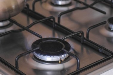 Bir gaz sobası ateşten yakın çekim