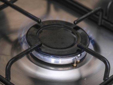 Bir gaz sobası ateşten yakın çekim