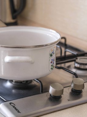 bir gaz sobası pot standları