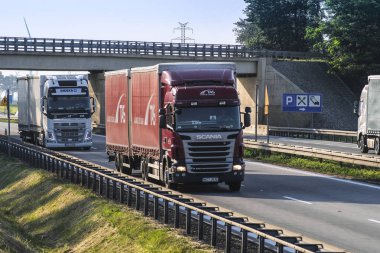 Polonya - Mayıs, 31, 2018: kamyon Polonya bir karayolu üzerinde