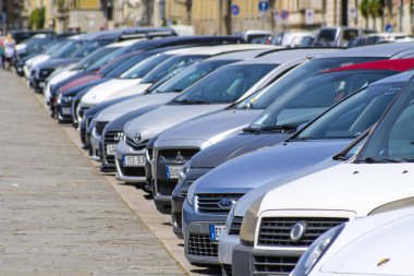 Florence, İtalya - Haziran, 3, 2018: arabalar Park bir merkezi Floransa, İtalya