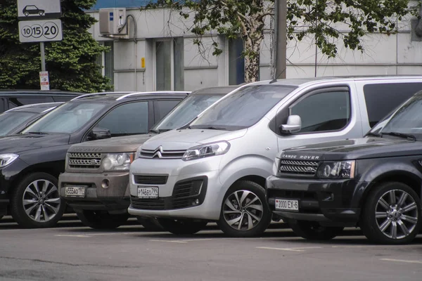 Moscou Rússia Maio 2018 Carros Estacionamento Moscou — Fotografia de Stock