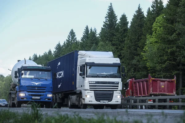 Región Moscú Rusia Mayo 2018 Camión Una Carretera Región Moscú —  Fotos de Stock