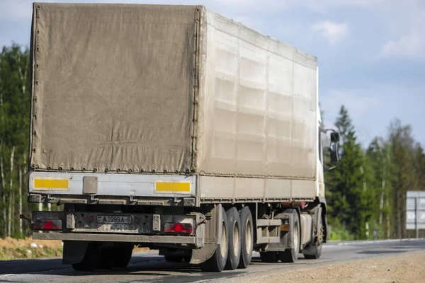 Región Moscú Rusia Mayo 2018 Camión Una Carretera Región Moscú —  Fotos de Stock