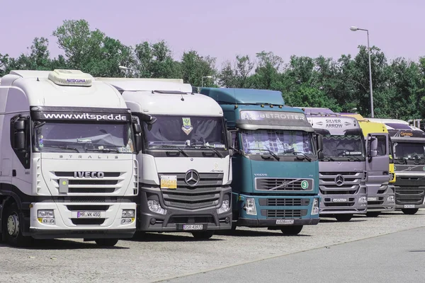 Polonia Maggio 2018 Camion Parcheggio Nei Pressi Autostrada Polonia — Foto Stock