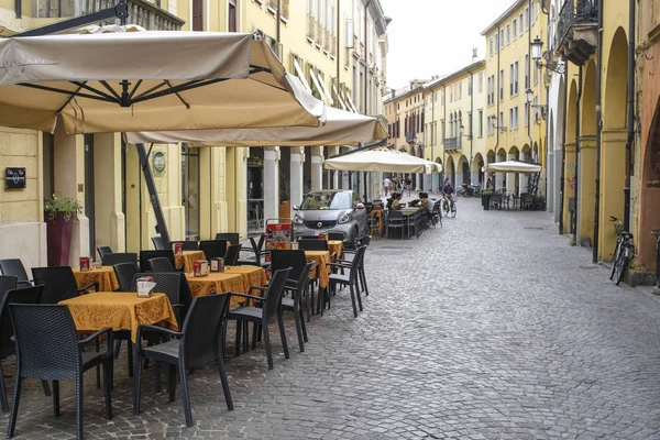 Padova, İtalya - Mayıs, 6, 2018: sokak kafe Padova, İtalya