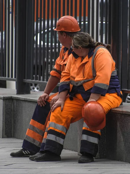 Moscú Rusia Mayo 2018 Los Trabajadores Municipales Descansan Moscú — Foto de Stock