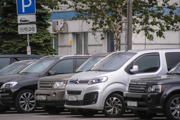 Moskwa Rosja Maja 2018 Samochody Parkingu Moskwie — Zdjęcie stockowe