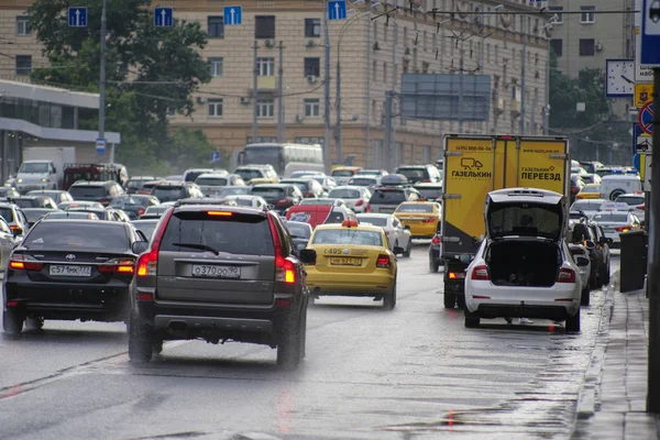 モスクワ ロシア連邦 2018 モスクワで車のトラフィック ジャムします — ストック写真