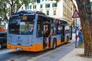 Genoa, İtalya - Haziran, 12, 2018: otobüs istasyonu Cenova, İtalya