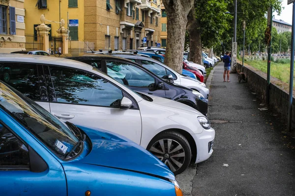 Gênes Italie Juin 2018 Voitures Garées Dans Quartier Résidentiel Gênes — Photo