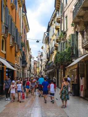  Verona, İtalya - Haziran, 16, 2018: Verona sokaklarında görüntüsünü