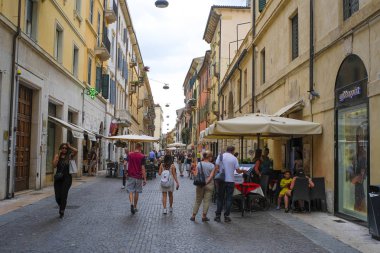  Verona, İtalya - Haziran, 16, 2018: Verona sokaklarında görüntüsünü