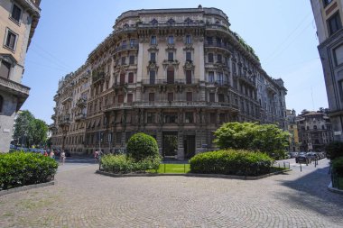 Milan, İtalya - Haziran, 17, 2018: bir Milano ortasına konut bir evde, cephe