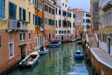 Venice, İtalya - Haziran, 28: tekneler bir kanalda Venedik, İtalya