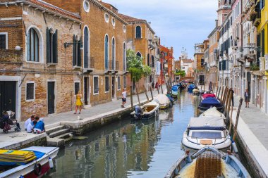 Venice, İtalya - Haziran, 28: tekneler bir kanalda Venedik, İtalya