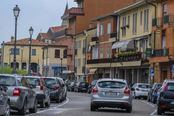 Moncelice Italien Juni 2018 Autos Sind Auf Der Straße Von — Stockfoto
