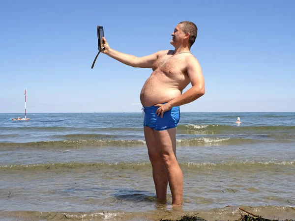Κωμικό Πορτρέτο Του Λίπος Άνθρωπος Που Παίρνει Μια Selfie — Φωτογραφία Αρχείου