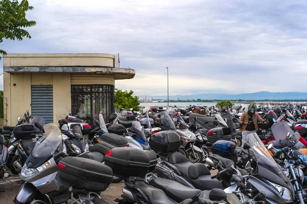 Veneza Itália Junho Estacionamento Moto Veneza Itália Este Estacionamento Fica Fotos De Bancos De Imagens