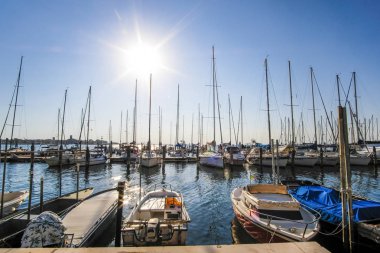 Sutomore, İtalya - Haziran, 30, 2018: deniz Park yakınındaki dolgu Sutomore, İtalya