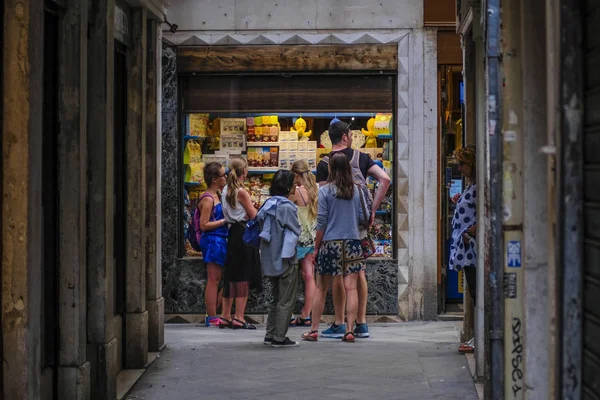 Venecia Italia Jine 2018 Tienda Calle Una Calle Peatonal Centro — Foto de Stock