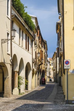 Padova, İtalya - 22 Haziran 2017: Padova, İtalya'nın merkezi sokakta