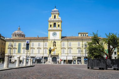 Parma, İtalya - Temmuz, 9, 2018: Parma, İtalya'nın merkezi sokakta