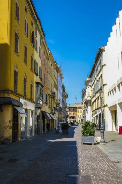 Parma, İtalya - Temmuz, 9, 2018: Parma, İtalya'nın merkezi sokakta