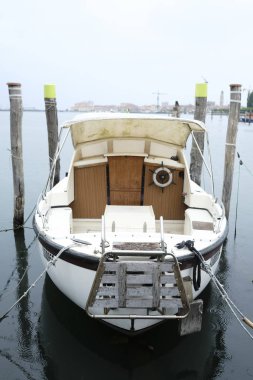 Sottomarina, İtalya - Temmuz, 11, 2018: tekneler Sottomarina, İtalya için setin yakınındaki Park etmiş