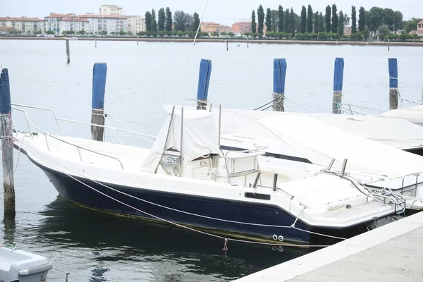 Sottomarina Itália Julho 2018 Barcos Estacionados Perto Aterro Sottomarina Itália — Fotografia de Stock