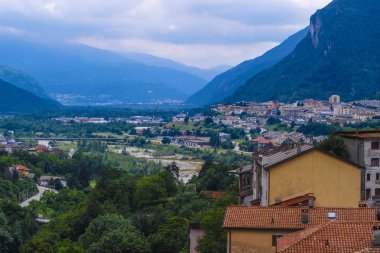 Longarone, İtalya - Temmuz, 12, 2018: Alp manzara görüntü ile Longarone, İtalya